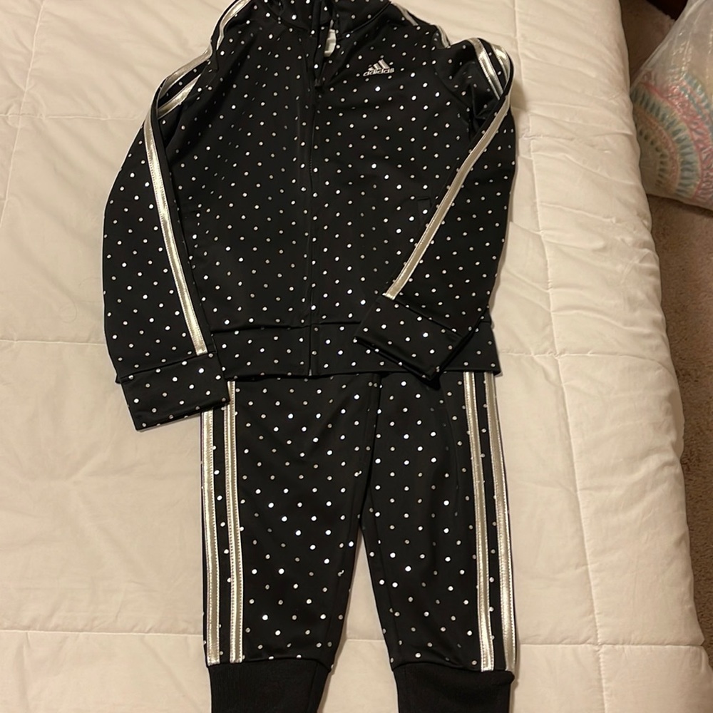 Silver polka dot Adidas track suit sz 6 euc